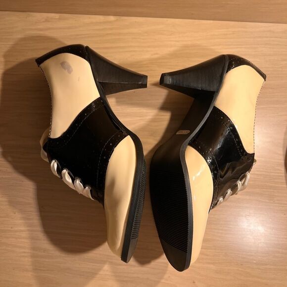 G.H Bass X Rachel Antonhoff Cream & Black Patent Leather Heeled Oxford Shoes - Picture 5 of 13